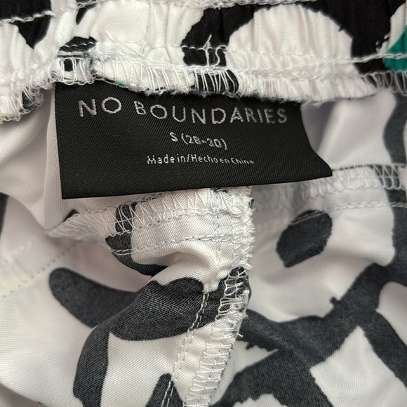NWT no boundaries mens prints white shorts w/ pockets size small (28-30) - Picture 4 of 6